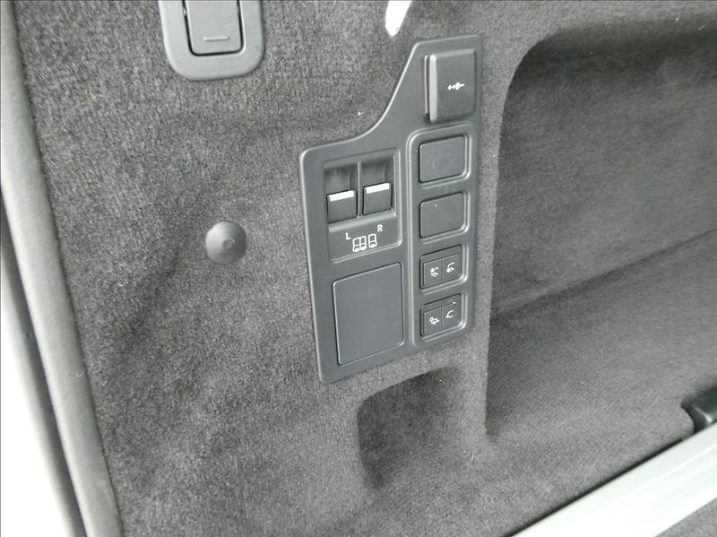 Land Rover Discovery 3,0 D250 R-Dynamic SE 1Maj DPH - fotka 47 z 51
