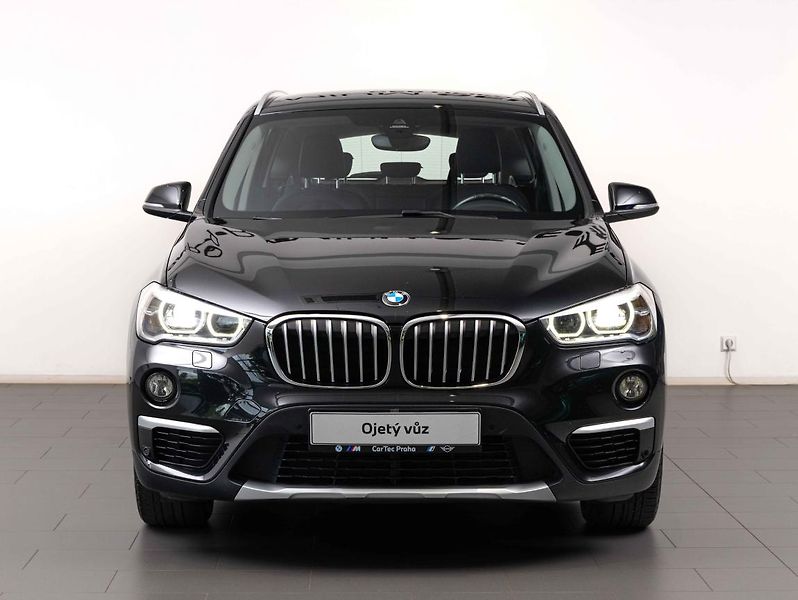BMW X1 xDrive18d - fotka 2 z 21