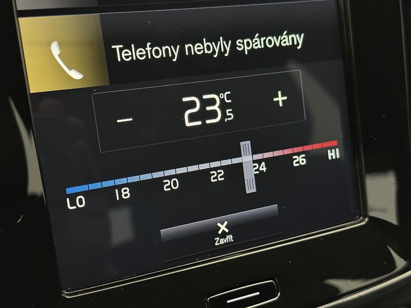 Volvo XC40 T4 MOMENTUM AUT - fotka 40 z 45