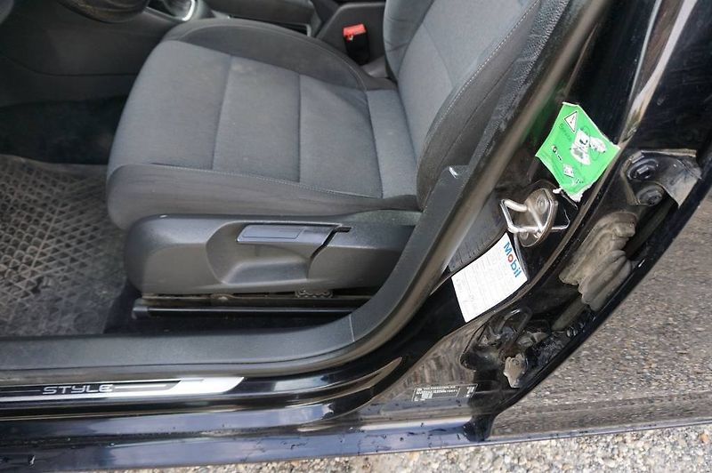 Volkswagen Golf Variant (2011) 2,0 - fotka 8 z 25