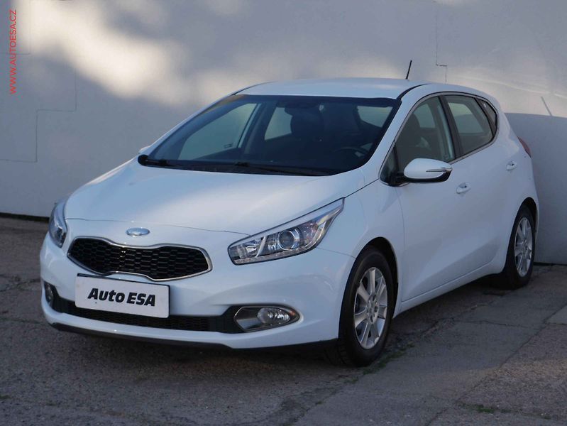 Kia Ceed (2012) 1.4CVVT, 2.maj,ČR, P.čidla - fotka 3 z 15