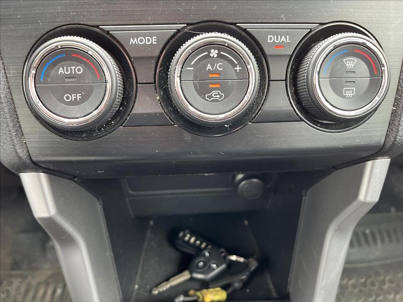Subaru Forester 2,0 D-L 108KW 4x4 TZ ČR SERVIS - fotka 20 z 41
