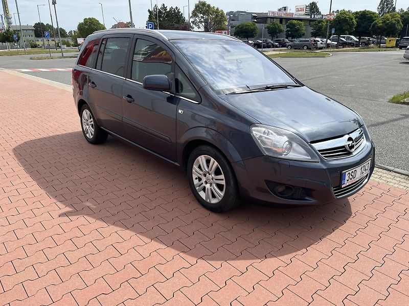 Opel Zafira 1.8 i Cosmo Automat 7 Míst - fotka 4 z 32