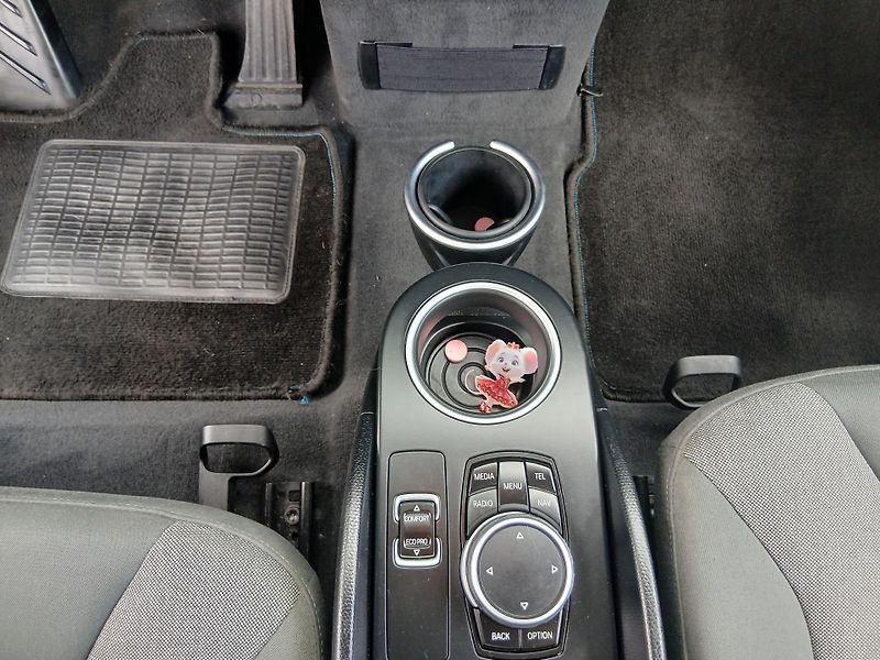 BMW i3 125 kW, 86tis km - fotka 28 z 47