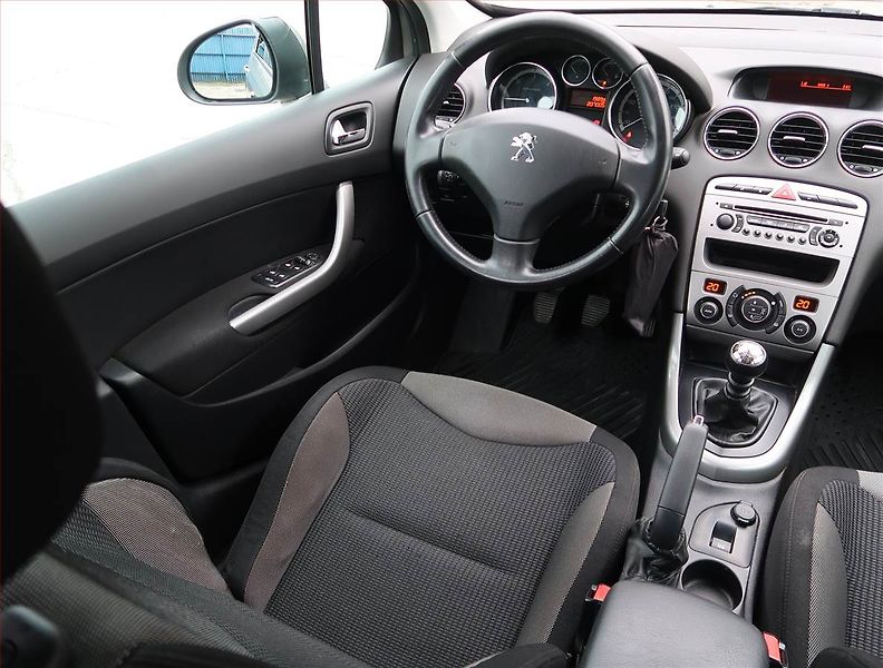 Peugeot 308 (2013) Style 1.6 HDi, Serv.kniha - fotka 7 z 19