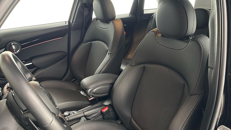 Mini Cooper S 2.0 AUT - fotka 15 z 23