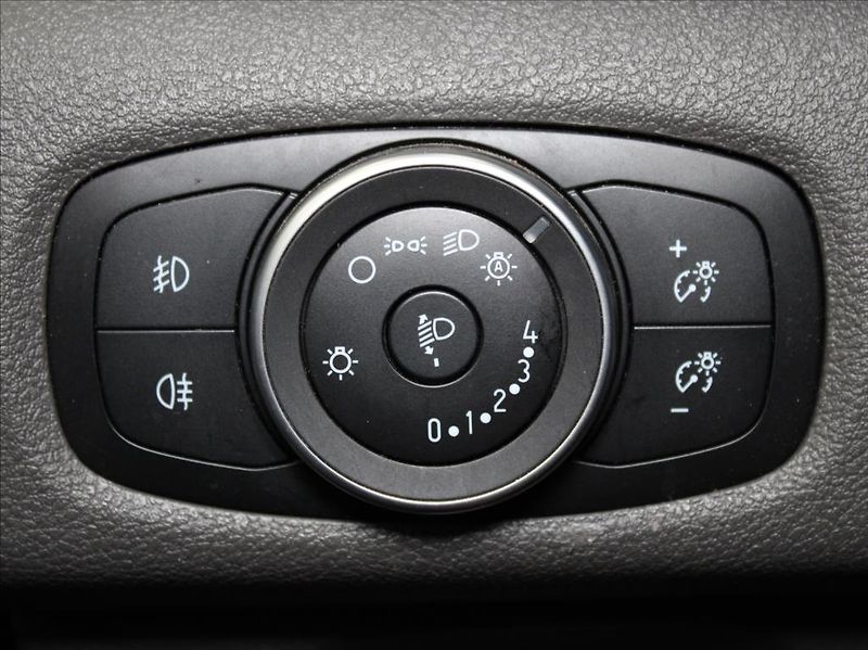Ford Tourneo Custom 2,0 EB 136kW AT Titan.X 1.maj. - fotka 19 z 25