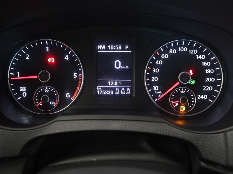 Volkswagen Sharan 2,0 TDI Highline LED panorama - fotka 23 z 39