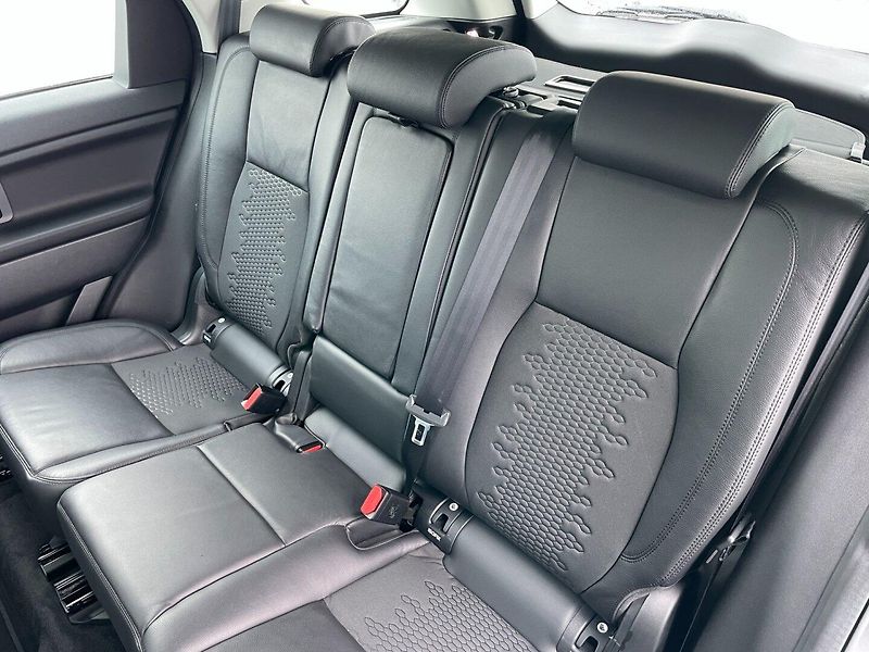 Land Rover Discovery Sport (2018) 2.0Td4 110kW Pure TOP - fotka 17 z 28