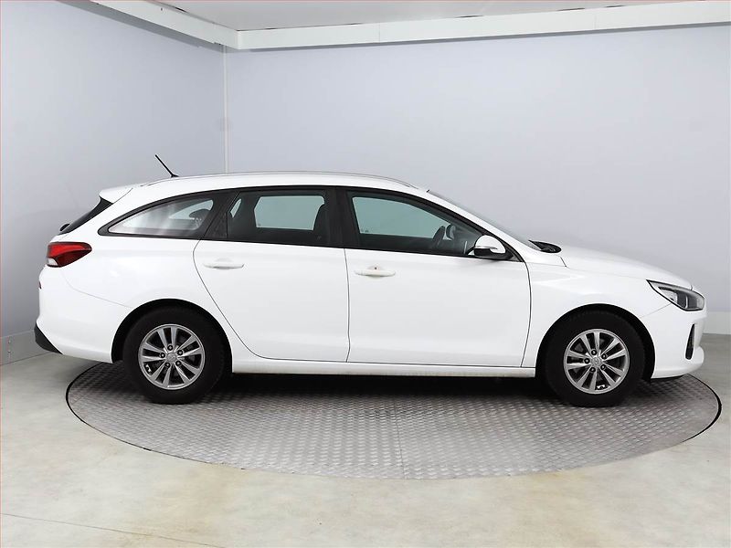 Hyundai i30 (2017) 1.0 T-GDI, Serv.kniha - fotka 6 z 14