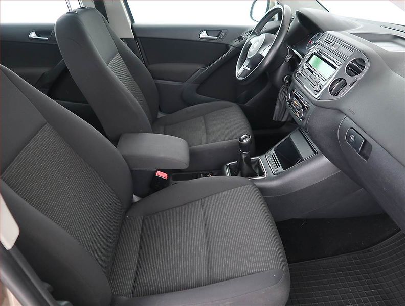 Volkswagen Tiguan (2012) 2.0 TDI, Park. senzory - fotka 9 z 17
