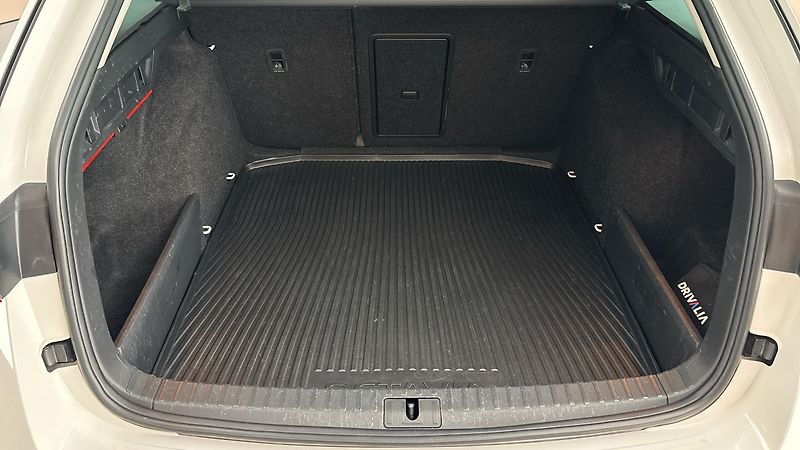 Škoda Octavia 2.0 TDI Ambition Combi - fotka 17 z 27