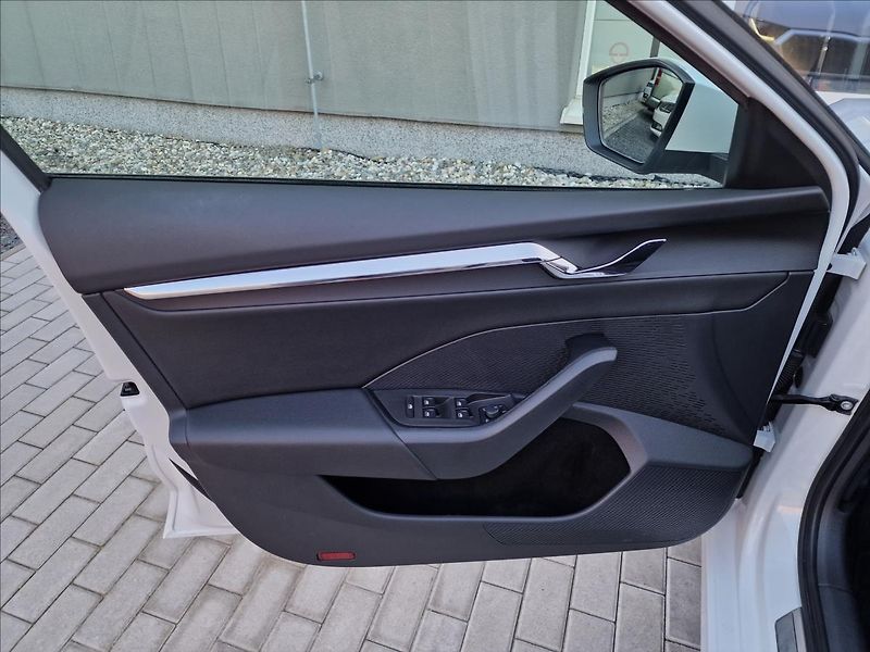 Škoda Octavia 2.0TDI Style, původ ČR,1.Maj. - fotka 39 z 50