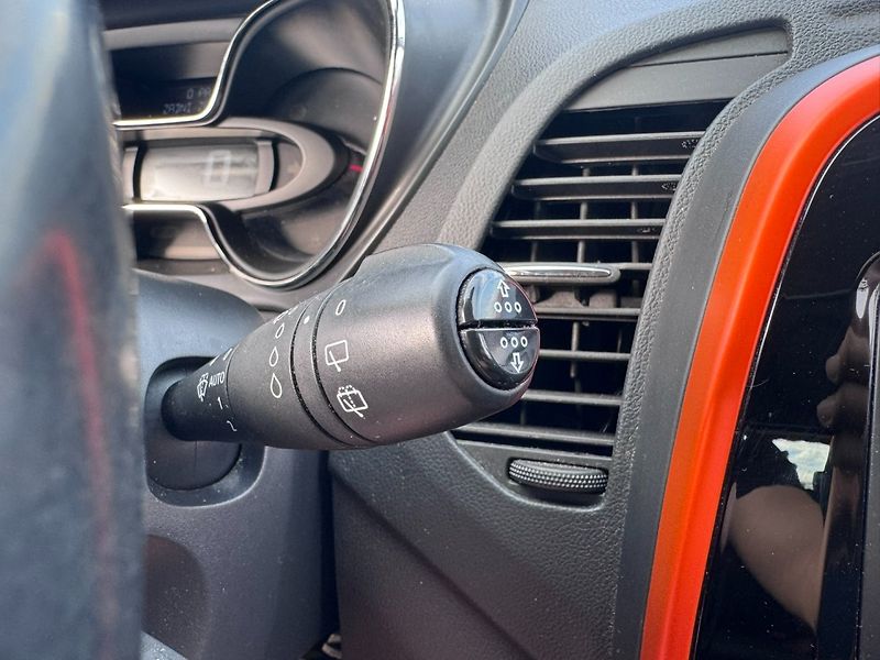 Renault Captur (2016) 0,9 TCE 66 KW ROZVODY USB NAV - fotka 22 z 42