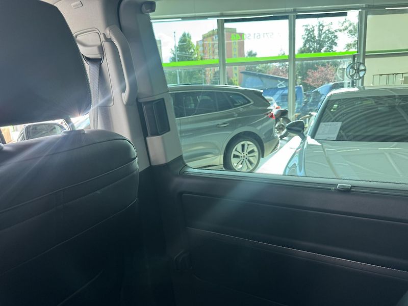 Volkswagen Multivan 2,0TDI DSG 4Motion Highline - fotka 22 z 37