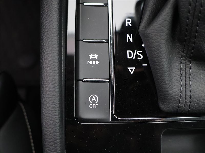 Škoda Superb 1,5 TSI 110kW L&K DSG CZ DPH - fotka 25 z 34