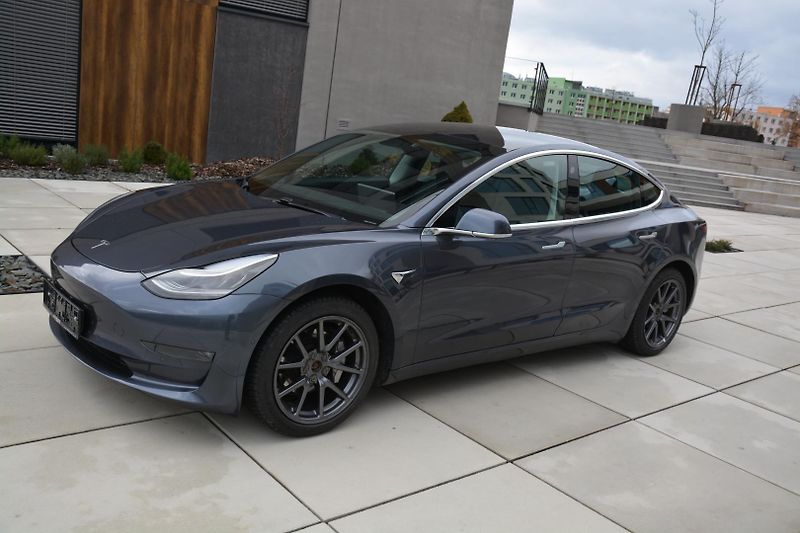 Tesla Model 3 LONG RANGE 4x4 1 MAJITEL - fotka 35 z 46
