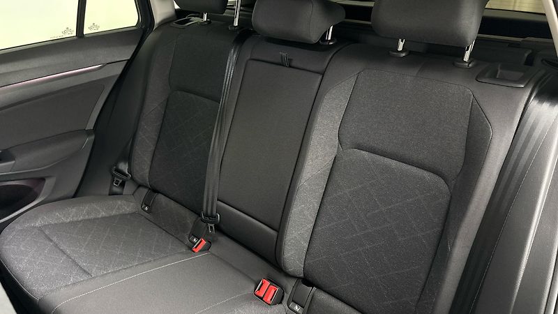 Volkswagen Golf 1.5 TSI Life Variant - fotka 16 z 26
