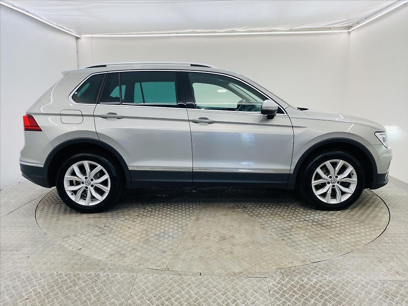 Volkswagen Tiguan 2,0 TDI DSG 4x4 Highline - fotka 23 z 24