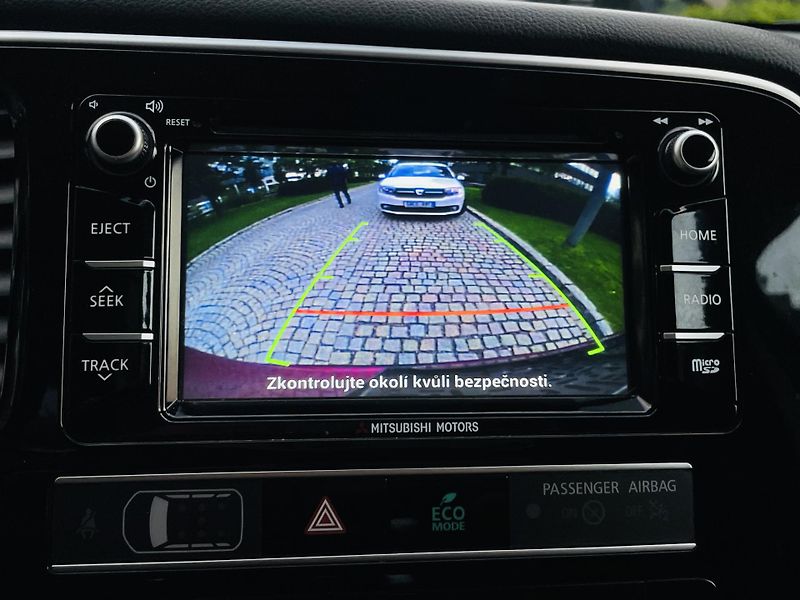 Mitsubishi Outlander 2.0i AUTOMAT 1.MAJITEL KAMERA  - fotka 37 z 43