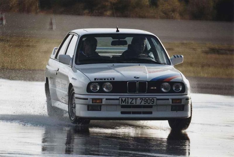 Dobové fotografie z historie značky BMW v Československu
