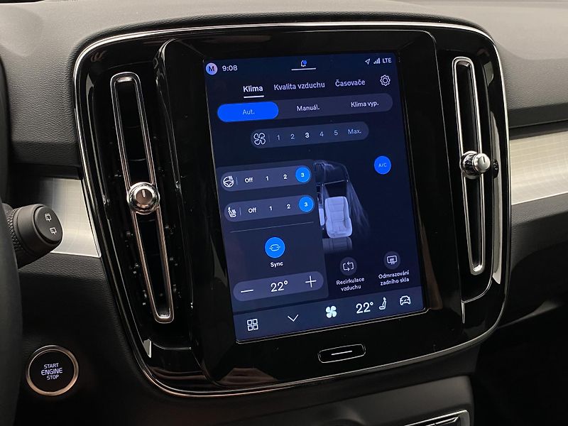 Volvo XC40 B3 DARK PLUS AUT CZ - fotka 40 z 56