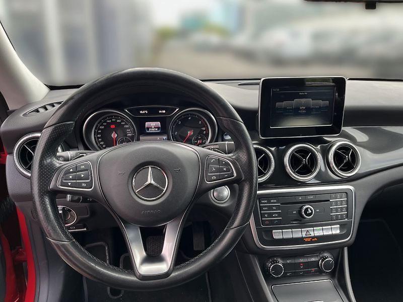 Mercedes-Benz CLA Shooting Brake 180 d Shooting - fotka 11 z 18