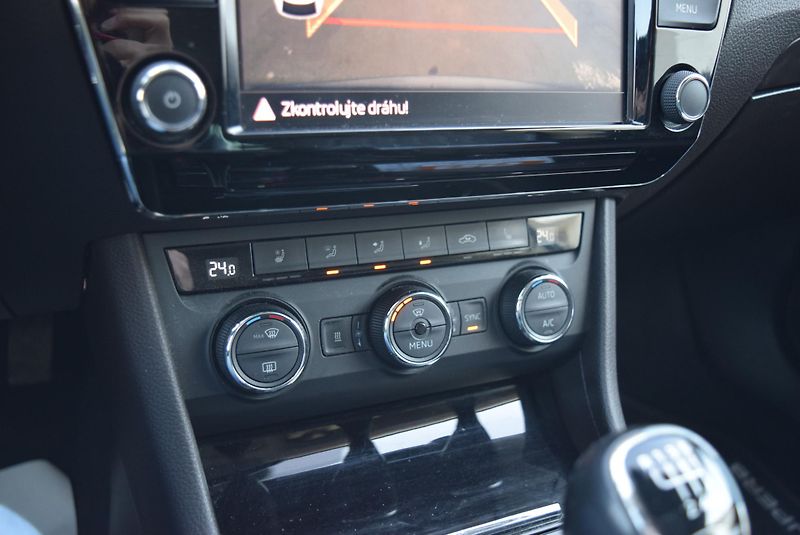 Škoda Superb (2017) 2.0TDI 110kw 4x4 L&K PAN TAŽNÉ - fotka 29 z 50