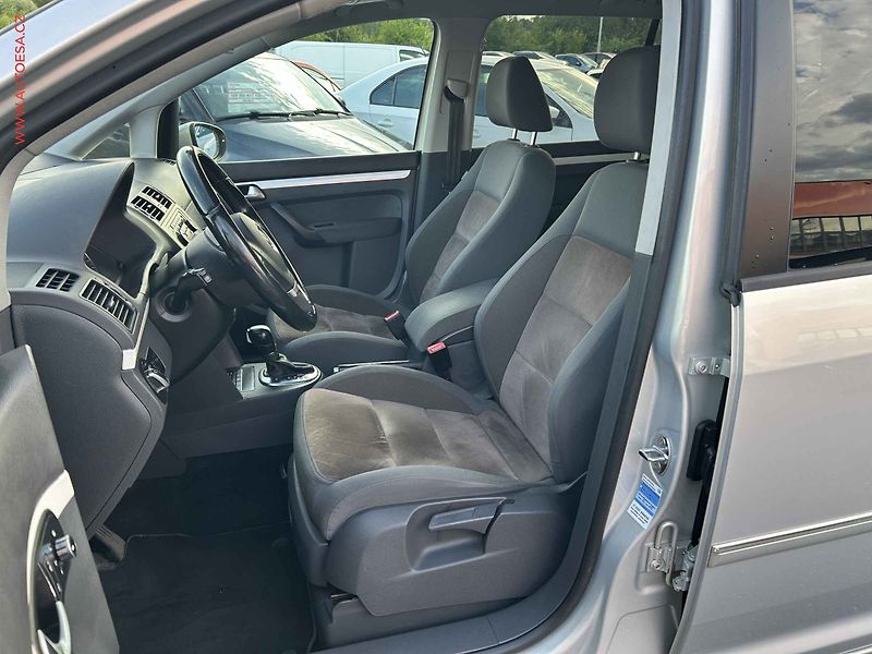 Volkswagen Touran (2011) 1.4TSI, DSG - fotka 9 z 16