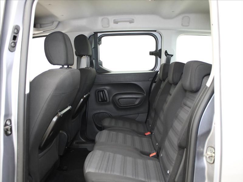 Opel Combo 1,2 Turbo 81kW LONG 7-míst ČR - fotka 7 z 20