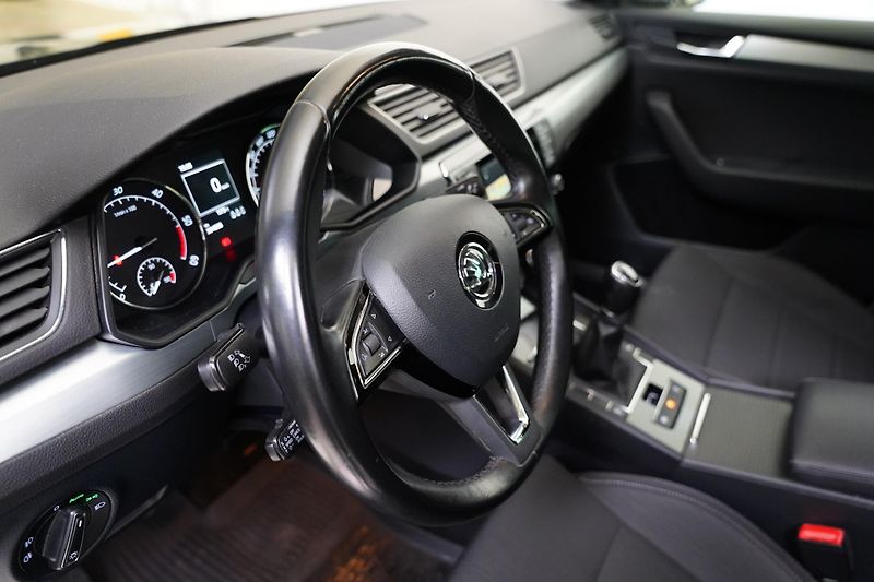 Škoda Superb - fotka 14 z 25