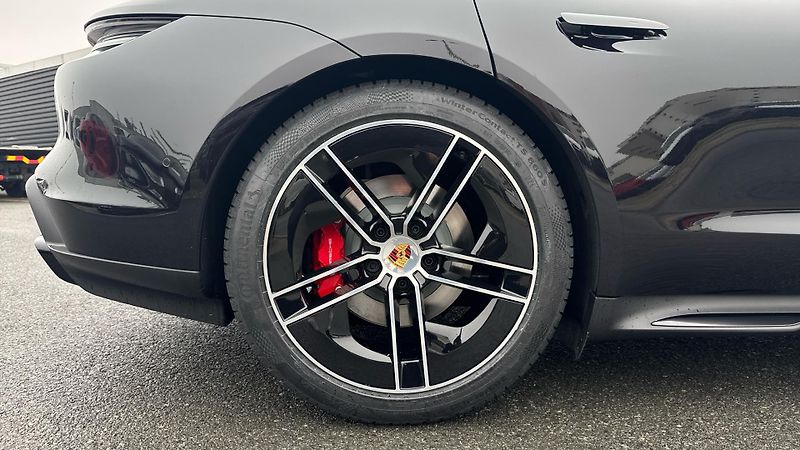 Porsche Taycan (2025) 4S Sport Tursimo 4S - fotka 12 z 30
