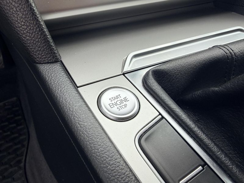 Volkswagen Passat 2.0TDI 110KW MATRIX REZERVACE - fotka 47 z 62