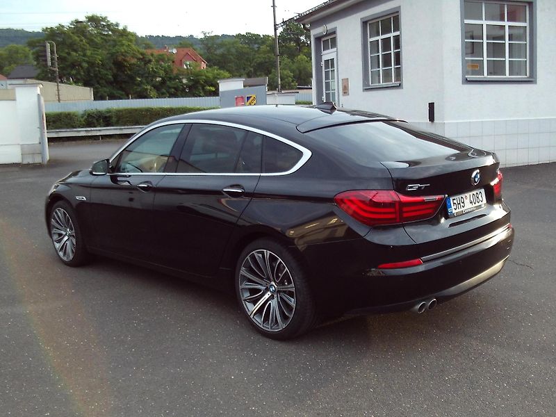 BMW Řada 5 530d xDrive - fotka 6 z 14