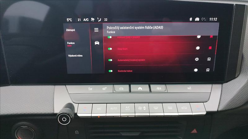 Opel Astra 1,2   GS line 96kW EAT8 - fotka 17 z 21