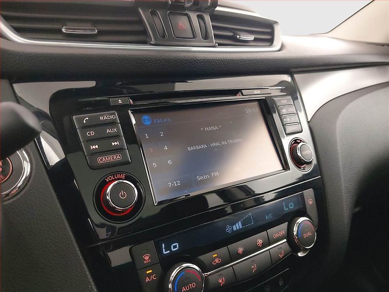 Nissan Qashqai (2017) N-Connecta 1.2 DIG-T, Navi - fotka 13 z 21