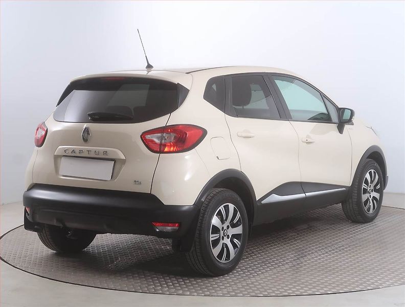Renault Captur (2016) 0.9 TCe, Navi, Tempomat - fotka 5 z 16