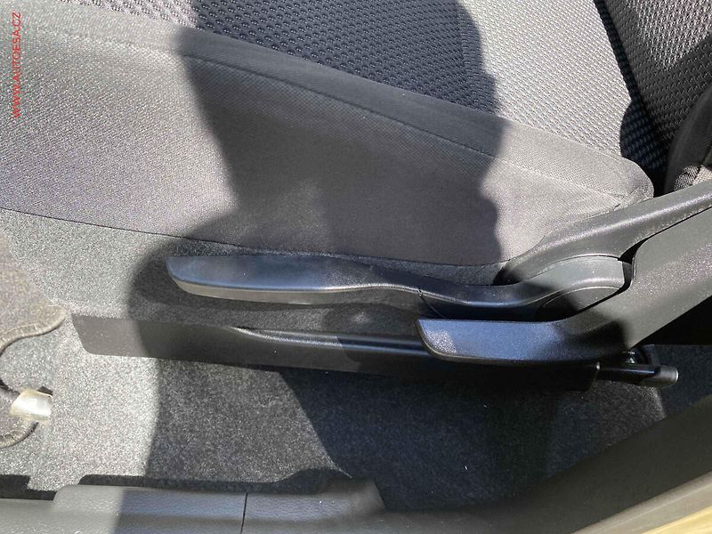 Suzuki Ignis (2017) 1.2i, Klima - fotka 13 z 14