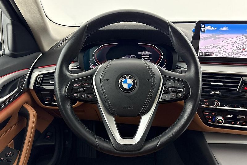 BMW Řada 5 530d xDrive - fotka 8 z 15
