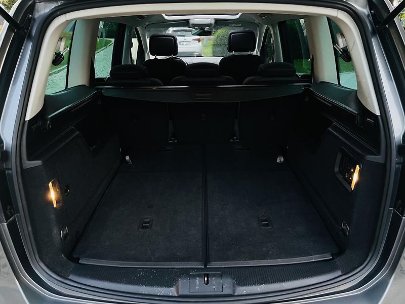Volkswagen Sharan 2.0TDI MAN 7MÍST TAŽNÉ KAMERA - fotka 21 z 46