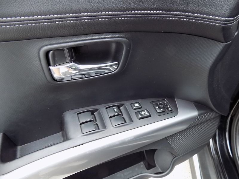 Mitsubishi Outlander (2012) 2.2DI-D/AWD/1.Maj.ČR/7.míst/ - fotka 25 z 45