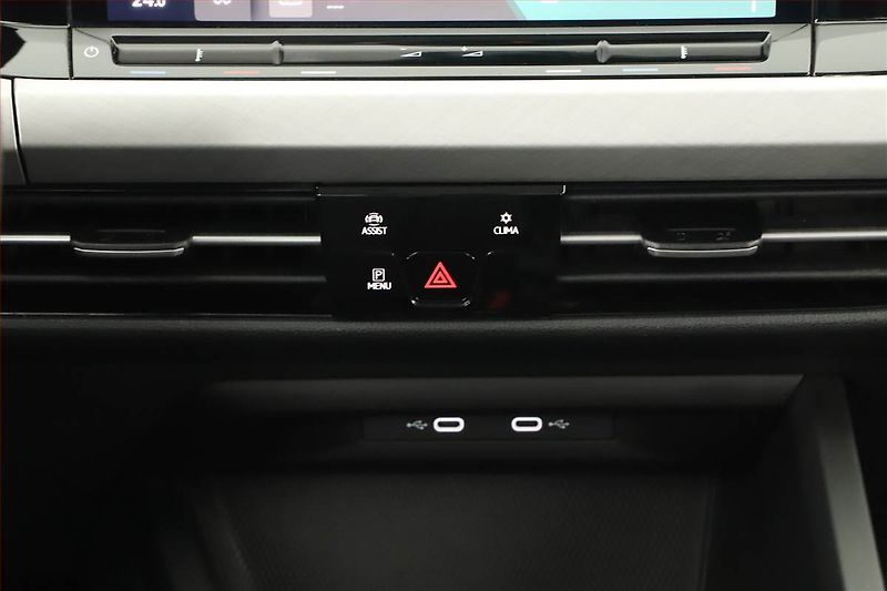 Volkswagen Golf (2023) Life 2.0 TDI, Automat - fotka 12 z 20