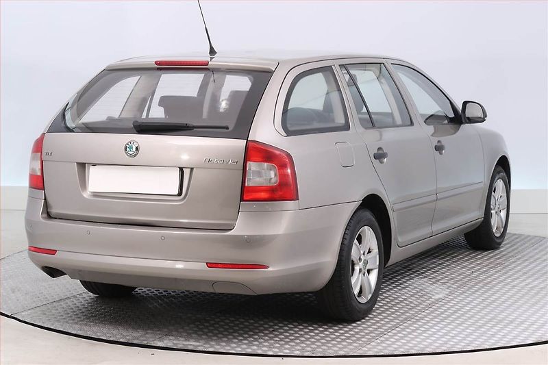 Škoda Octavia (2011) 1.6 TDI, Tempomat - fotka 5 z 15