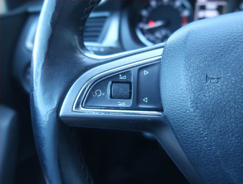 Škoda Rapid (2015) Spaceback 1.2 TSI, Tempomat - fotka 16 z 17