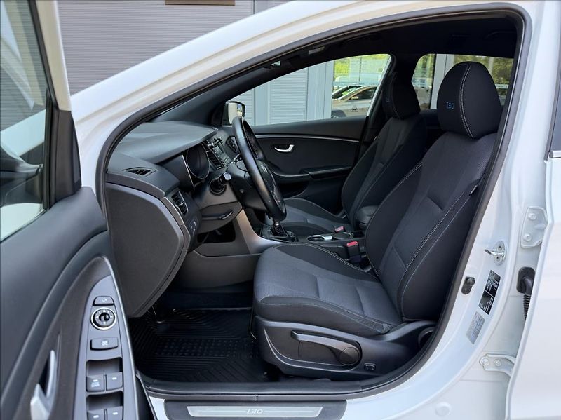 Hyundai i30 1,6 GDI  WG Weekend Design - fotka 7 z 28