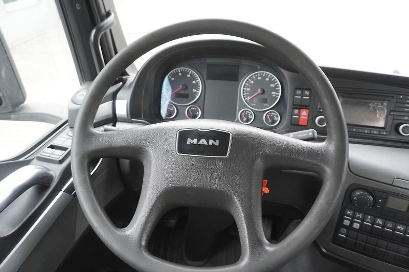MAN TGS (2016) 26.360 6x4 BB / 160 tho. km - fotka 18 z 24