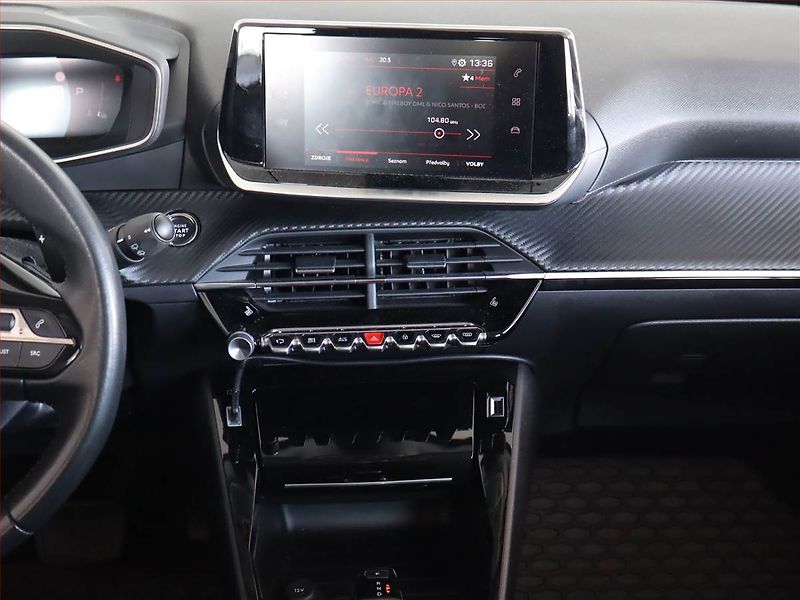 Peugeot 2008 (2021) 1.2 PureTech, Automat - fotka 12 z 24