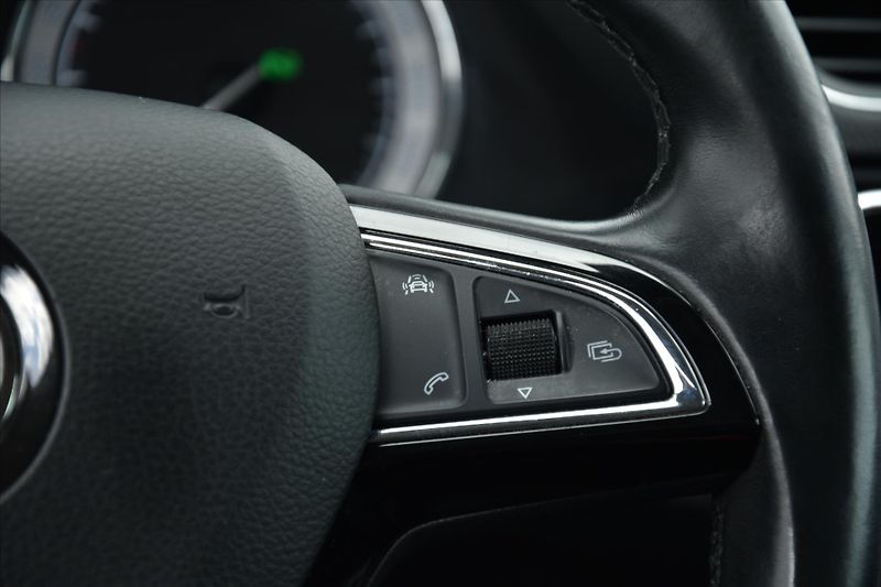 Škoda Superb 2.0 TDI 140kW 4x4 L&K DSG ČR - fotka 18 z 33