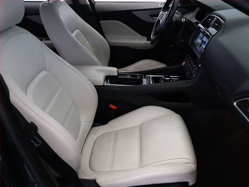 Jaguar F-Pace (2016) 20d AWD, Automat, Serv.kniha - fotka 7 z 18