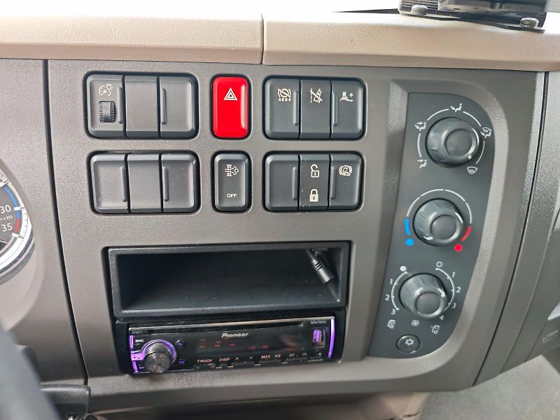 DAF LF 210, 18 PALET, ČELO, KLIMA - fotka 15 z 26